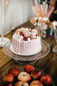 Read more about the article How Cake Stands Enhance the Dining Experience in 5-Star Hotel Pastry Displays